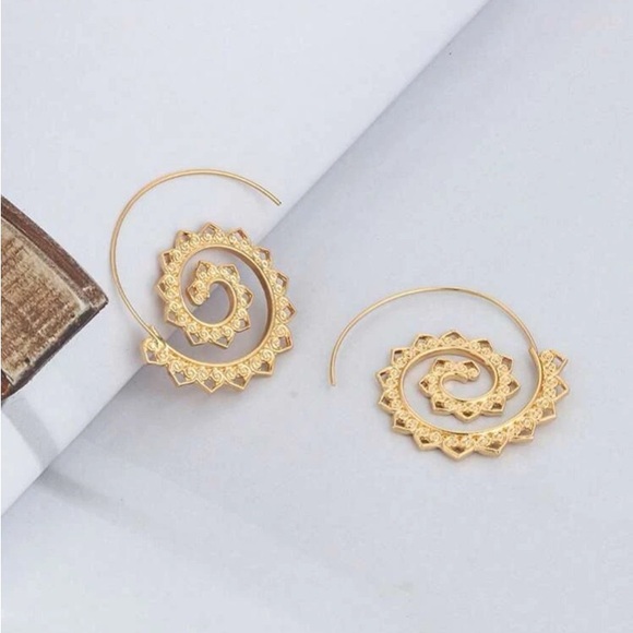 🆕 Gold Boho Trendy Sophisticated Classic Casual Earrings!!!   Brand New!!! - Picture 3 of 6